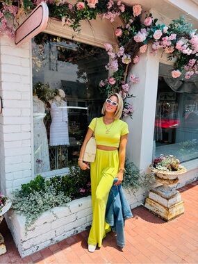 Stylish Women's Chartreuse Crop Top & Wide-Leg Pants Set